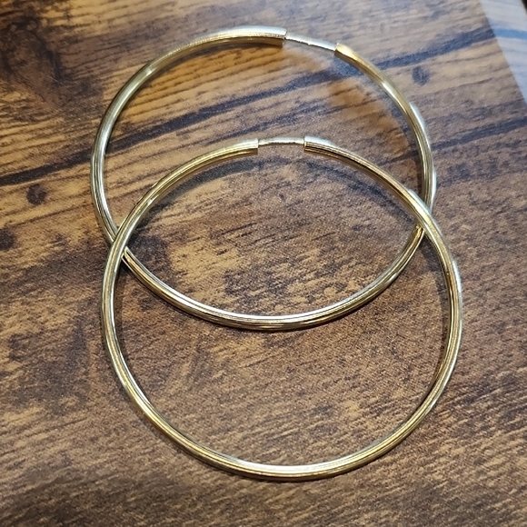 Jewelry - Elegant Gold Hoop Earrings